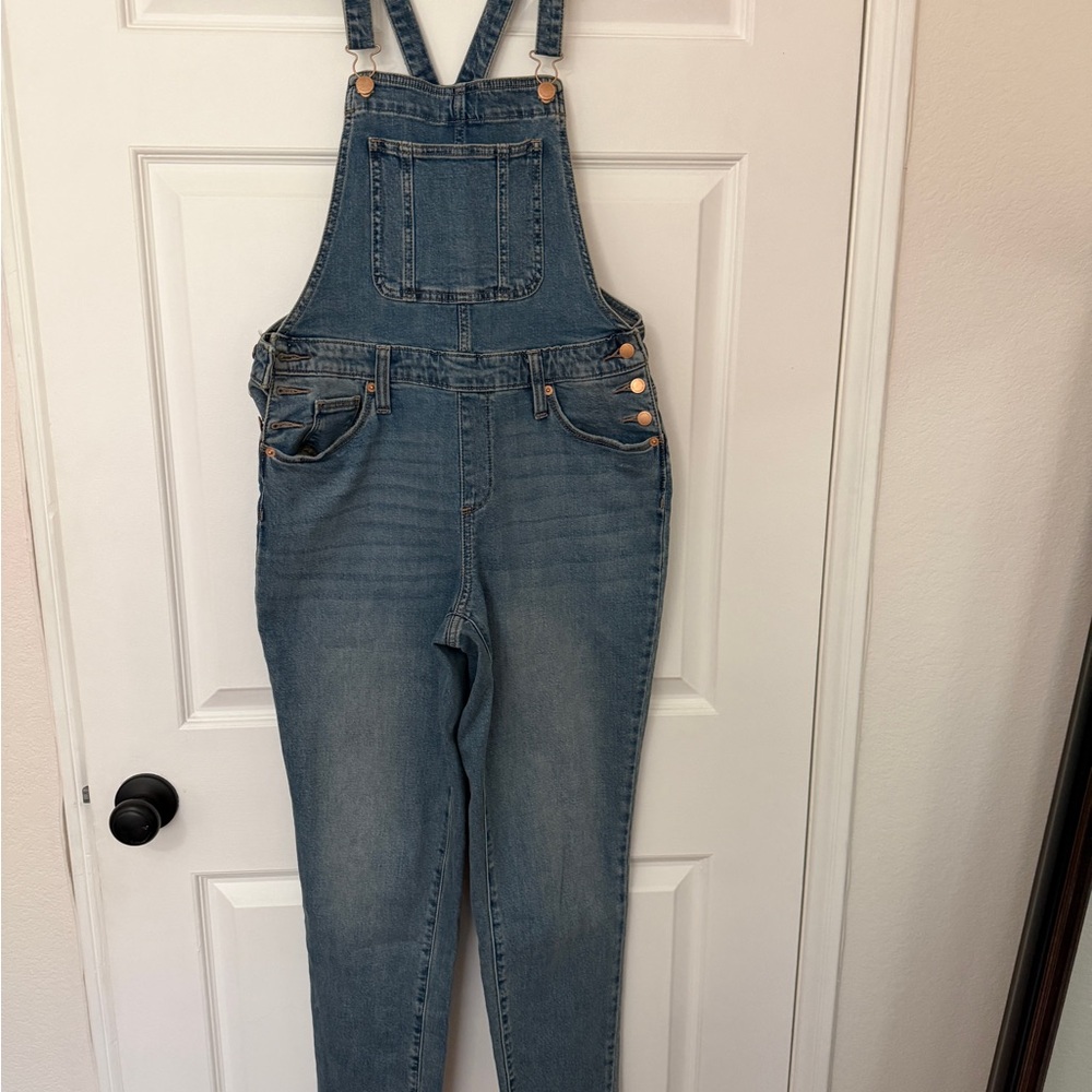 Universal Thread Medium Blue Denim Women’s Overalls